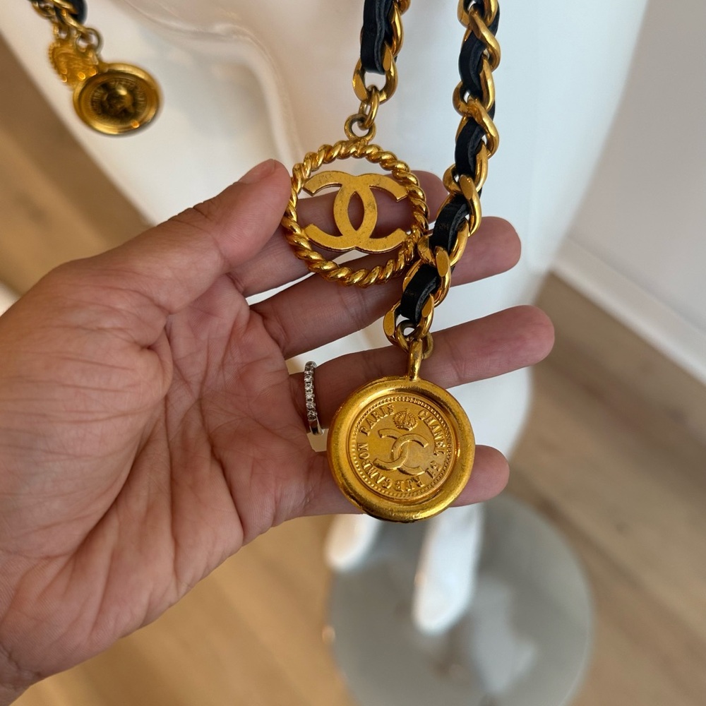 1993 Chanel Leather Belt with Charm Black Golden - Picture 6 of 10